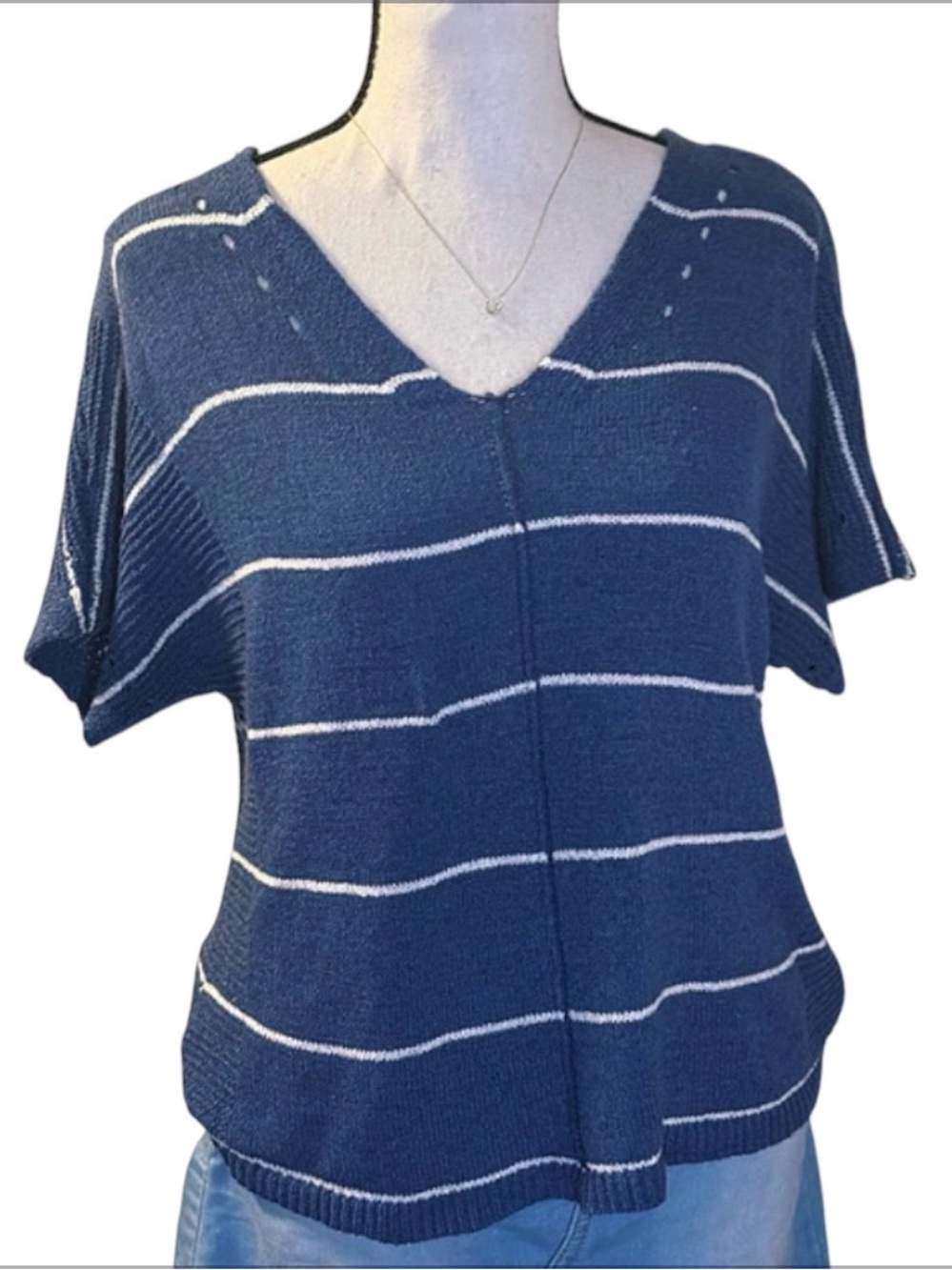 APT.9 beach style Navy Blue Striped V-Neck Knit short sleeve top size small